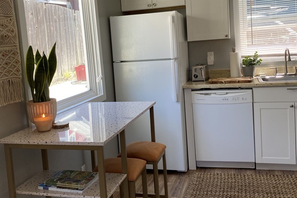 Microondas, horno, placa de cocina, lavavajillas