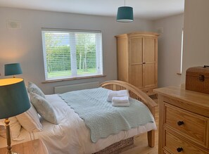 4 bedrooms, bed sheets