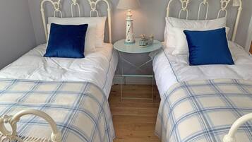 4 bedrooms, bed sheets
