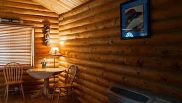 Chalet rustique Deluxe | Couette en duvet, lit avec matelas à plateau-coussin, décor unique