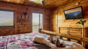 4 bedrooms, desk, iron/ironing board, free WiFi