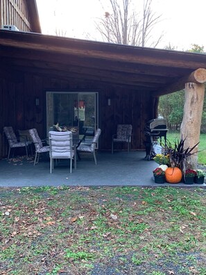 Outdoor dining - Round Top: scenic , serene, beautiful....roomy (Round Top)
