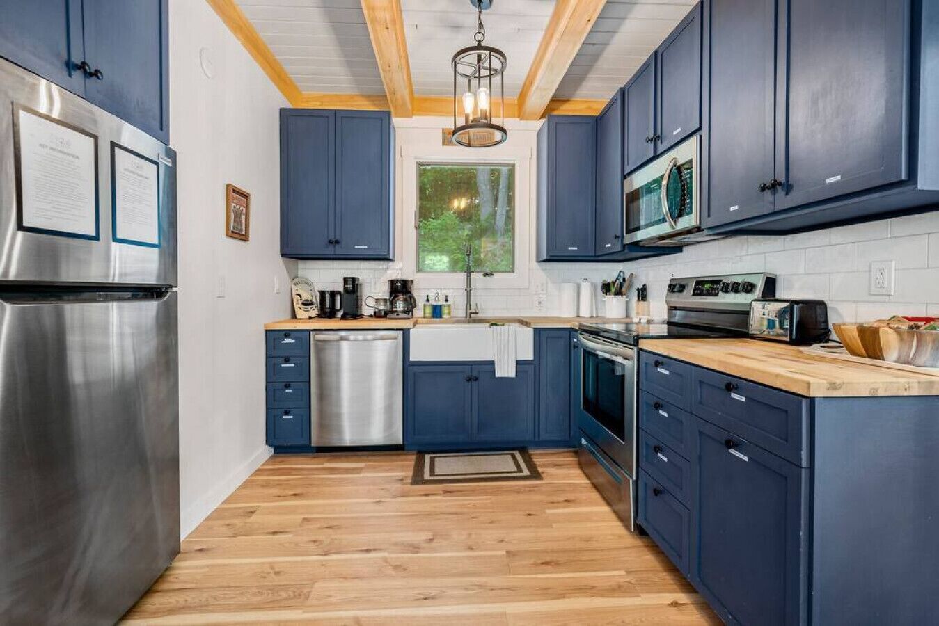 Hideaway w/ Fire Pit, Private Hot Tub, Pool Table