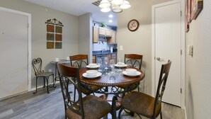 Apartamento (Wine Cellar - Walk-out - REMODELED - ) | Exterior