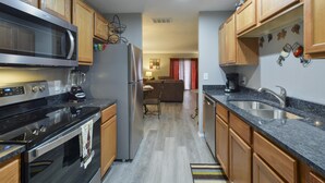 Apartamento (Wine Cellar - Walk-out - REMODELED - ) | Cocina privada