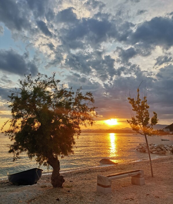 Una playa cerca