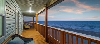 Sea La Vie - Beachfront - Pedestrian Beach