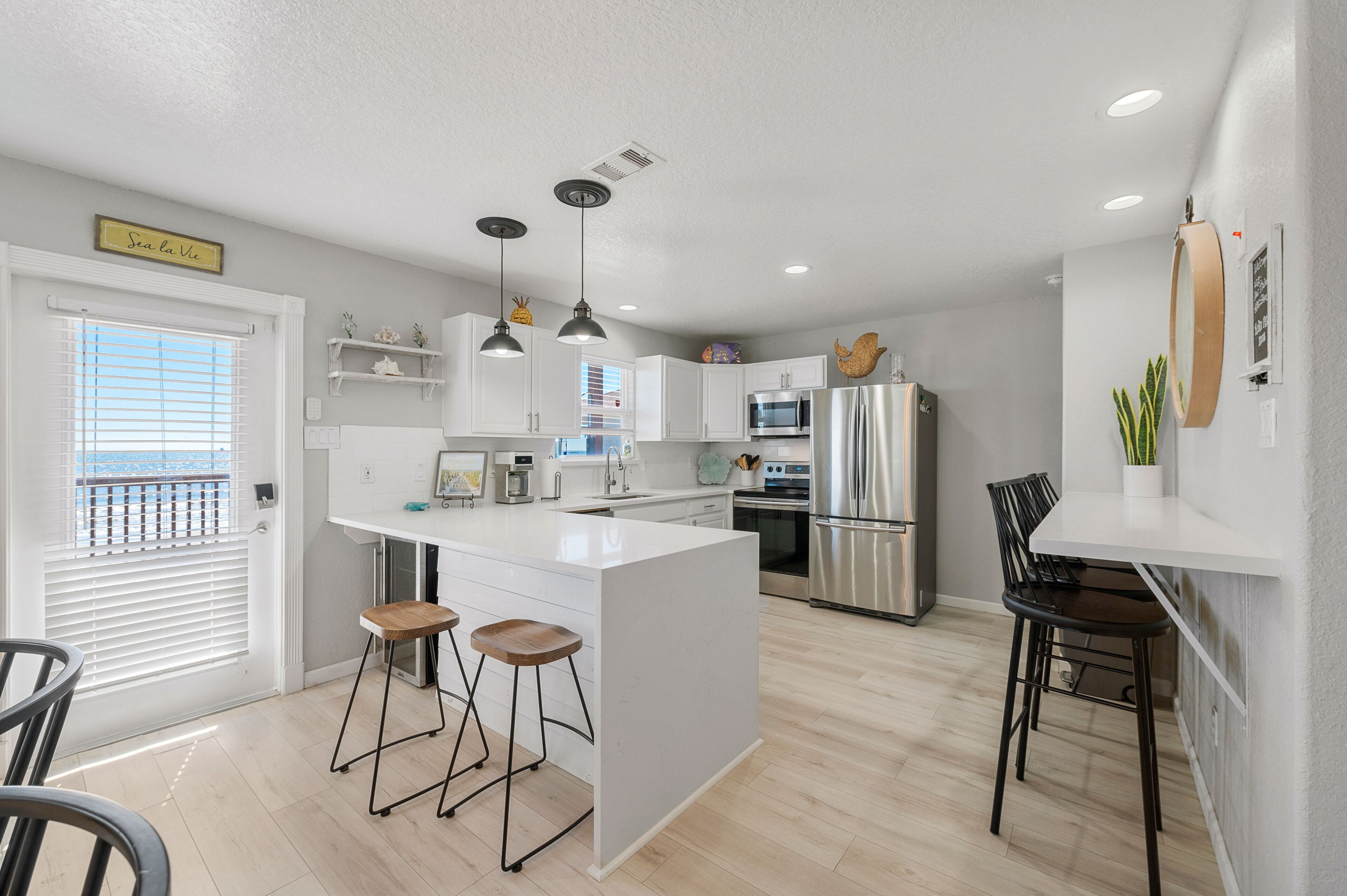 Sea La Vie - Beachfront - Pedestrian Beach