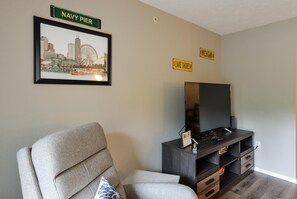 Condo (Windy City Klassics - OPEN POOL - upd) | Living room - Windy City Klassics (Branson)