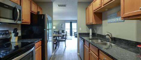 Condo (Windy City Klassics - OPEN POOL - upd) | Private kitchen