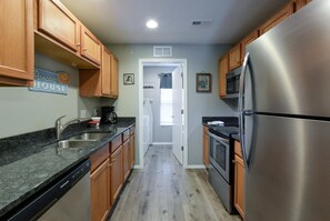 Condo (Windy City Klassics - OPEN POOL - upd) | Private kitchen | Fridge, microwave, stovetop, dishwasher - Windy City Klassics (Branson)