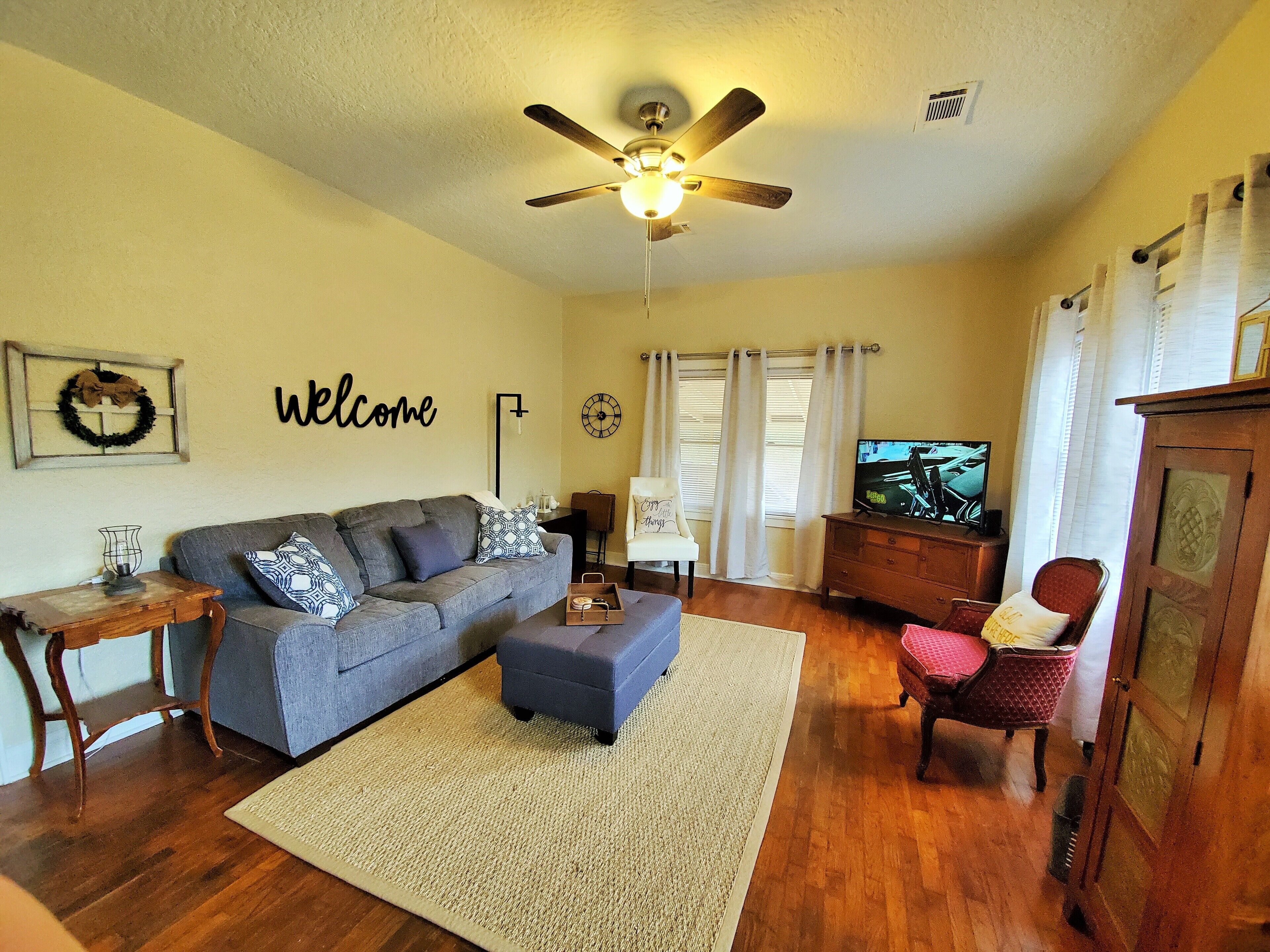 Cozy, Country Cottage close to Oaklawn Park and lakes, centrally located