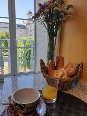 Dining - Exclusive Apartment with Pool in Galicia Mondariz Balneario (Mondariz-Balneario)