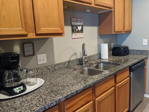 Condo (Whimsy B&B - Ozrark View - POOL - Rem) | Private kitchen