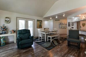 Condo (The GrandView Getaway- 2020 WEEKDAY P) | Living room | TV, fireplace, DVD player - The GrandView Getaway (Branson)