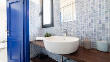 Doccia, asciugacapelli, bidet, asciugamani