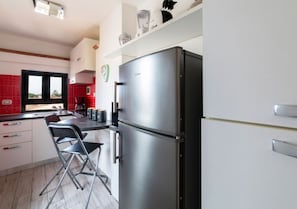 Fridge, stovetop, coffee/tea maker, toaster
