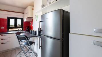 Fridge, stovetop, coffee/tea maker, toaster