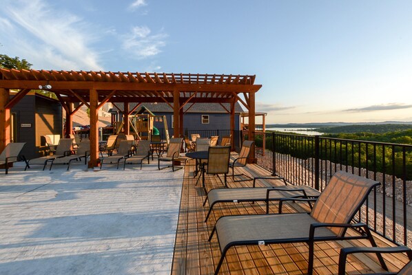 House (Livin' The Dream- INDOOR POOL! Huge s) | Balcony - Livin' The Dream (Branson)