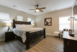House (Livin' The Dream- INDOOR POOL! Huge s) | 10 bedrooms, travel crib, free WiFi - Livin' The Dream (Branson)