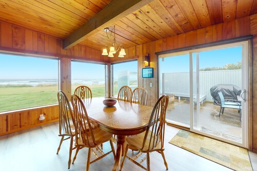 Oceanfront, Dog-Friendly Home with Fireplace, Ocean View, Beach Access & WiFi