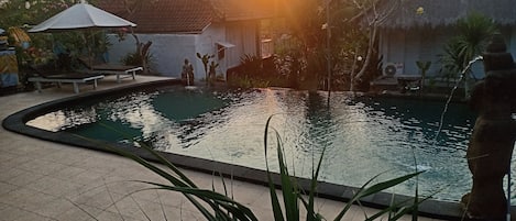 حمّام سباحة خارجي