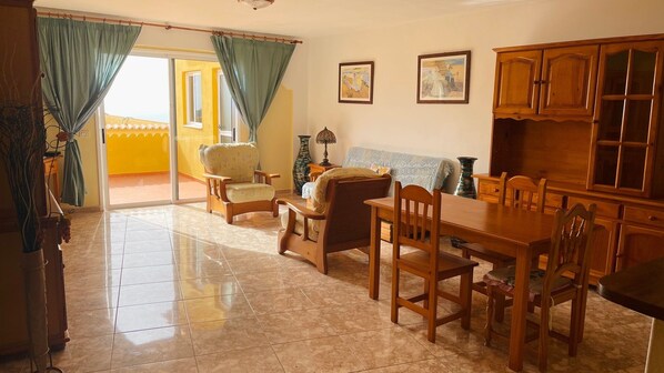 Interior - An oasis with a double panoramic view over the ocean and the mountain El Teide 1 (Icod de los Vinos)