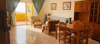 An oasis with a double panoramic view over the ocean and the mountain El Teide 1