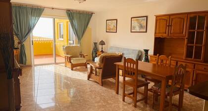 An oasis with a double panoramic view over the ocean and the mountain El Teide 1
