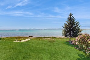 Property grounds - Vintage Lakefront Home with Private Lake Access (Garden City)