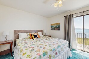 5 bedrooms, desk, iron/ironing board, WiFi