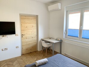 1 Schlafzimmer, Schreibtisch, Reisekinderbett, kostenloses WLAN