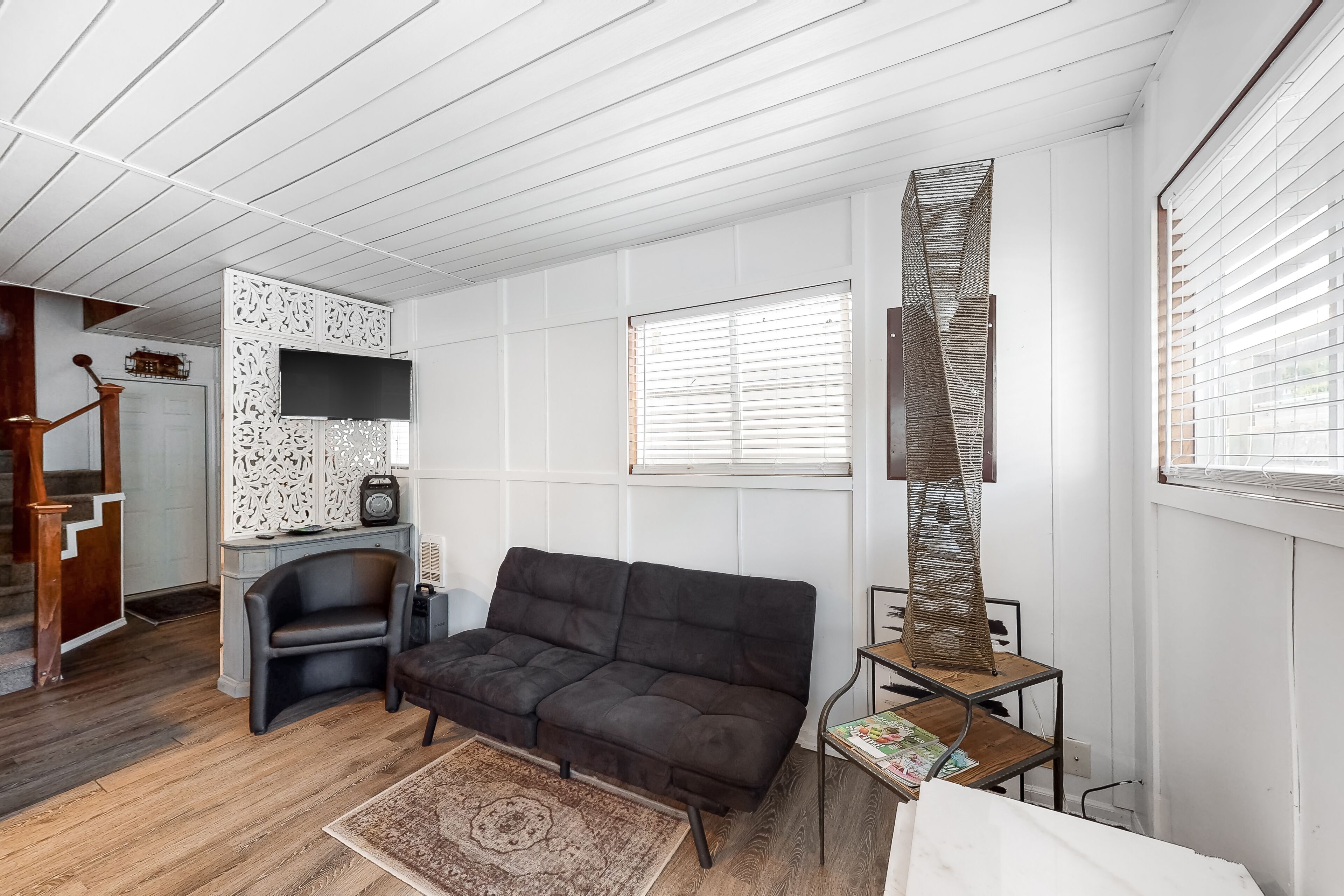 Floating Home on the Lake W/Direct Lake Access, Free WiFi and Full Kitchen!