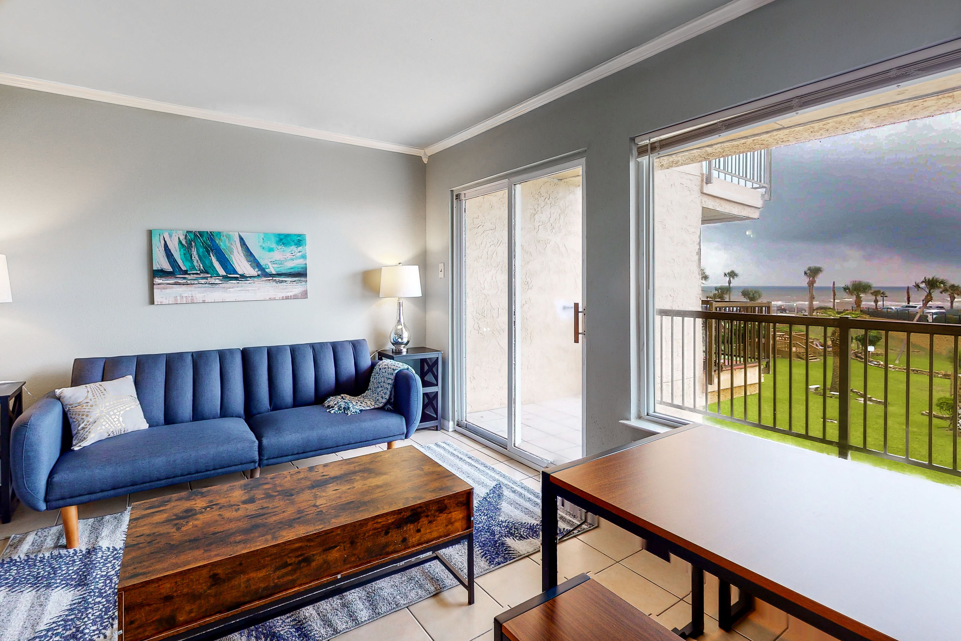 Incredible condo with ocean view, pool access, high-speed WiFi, & central AC