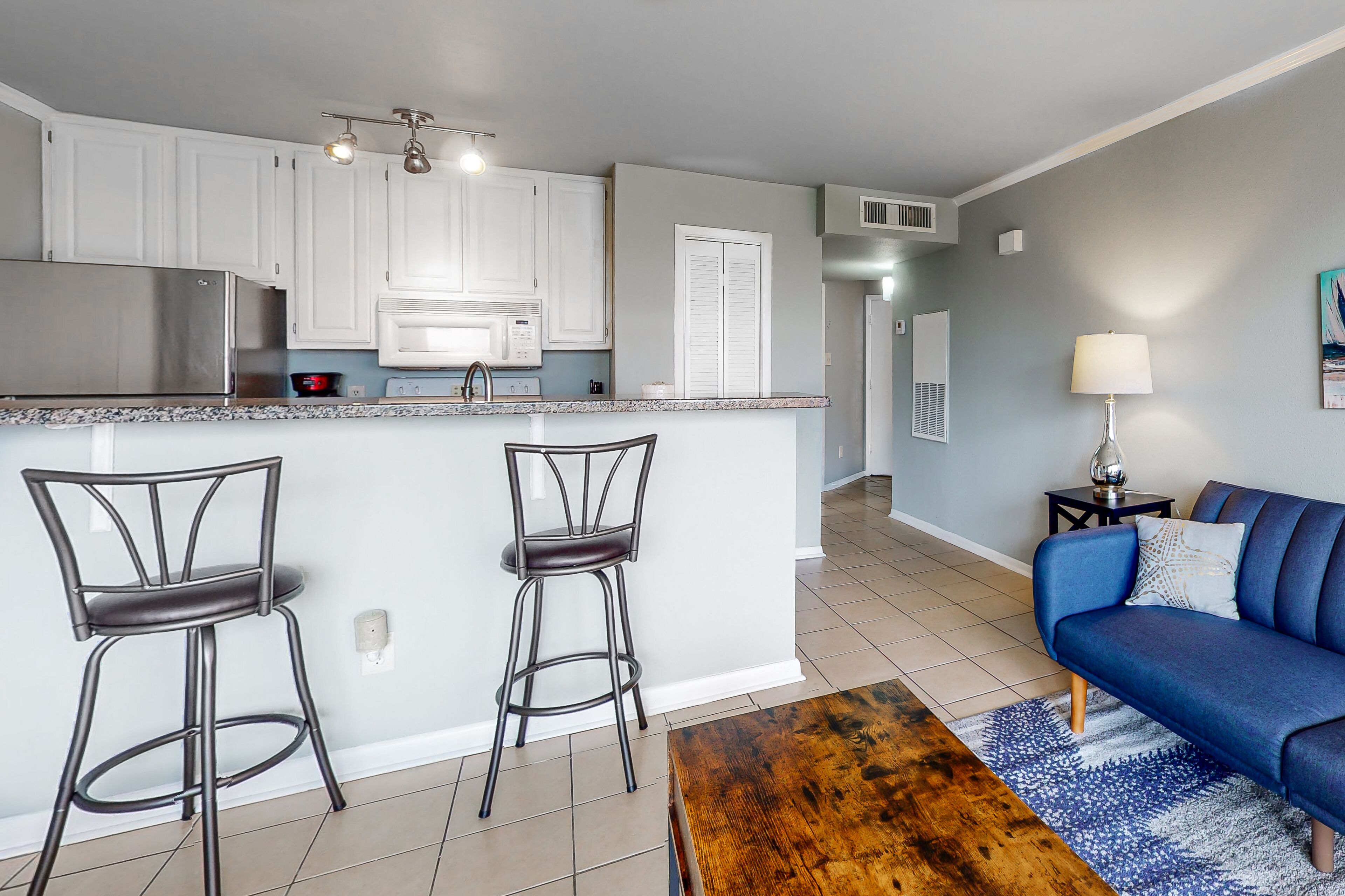 Incredible condo with ocean view, pool access, high-speed WiFi, & central AC