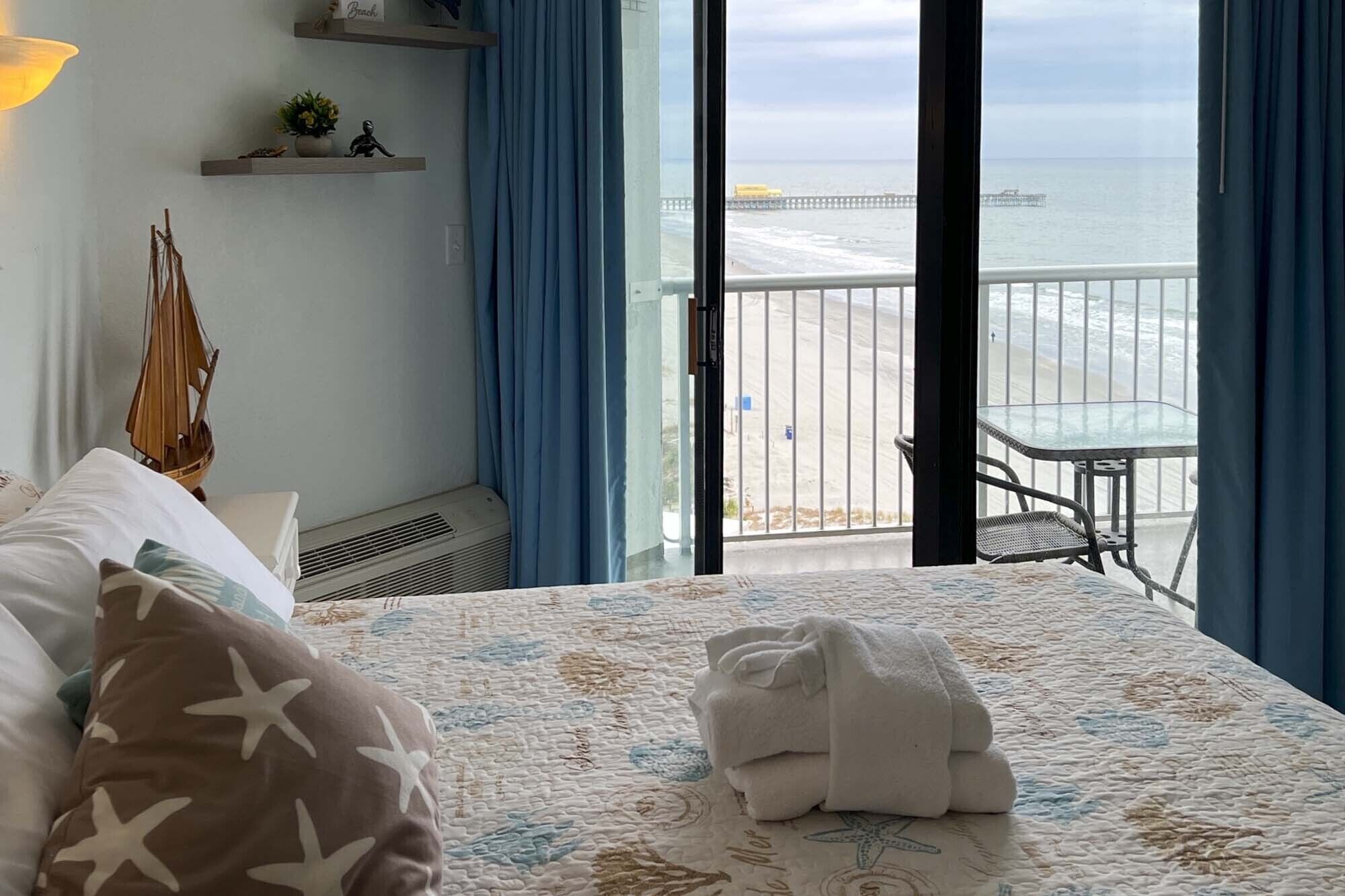 Cozy Oceanfront Studio w/ Balcony in Ocean Annie’s
