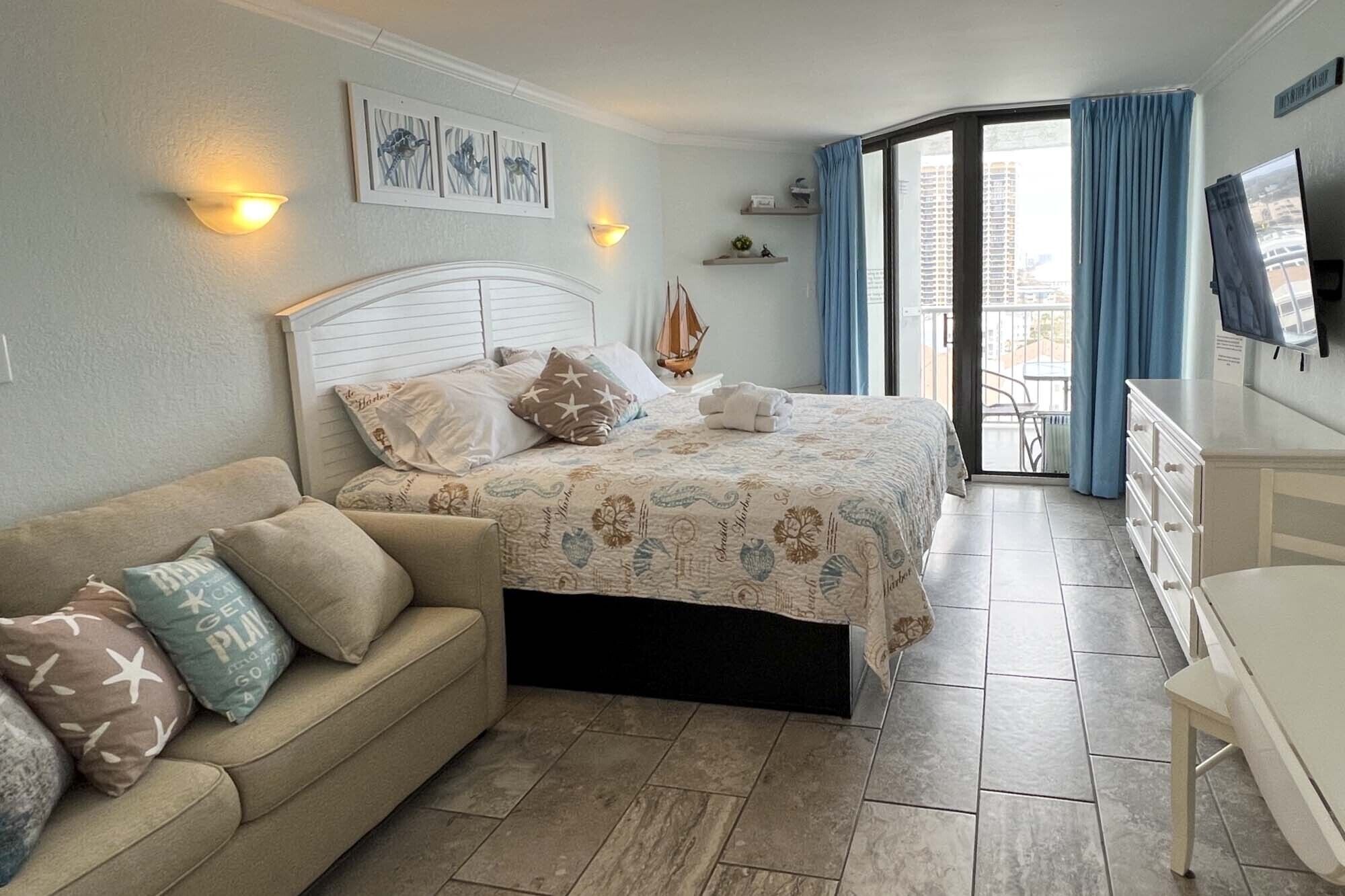 Cozy Oceanfront Studio w/ Balcony in Ocean Annie’s