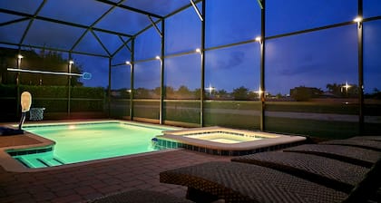 Exceptional 5â Villa! Salt đ§ Pool, No Rear Neighbors, Game Room & Movie Theater