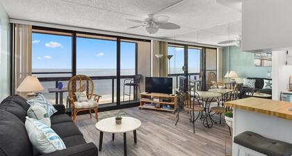 Direct Oceanfront condo- AMAZING VIEWS & GREAT AMENITIES!