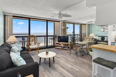 Direct Oceanfront condo- AMAZING VIEWS & GREAT AMENITIES!