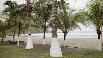 Liegestühle, Strandtücher