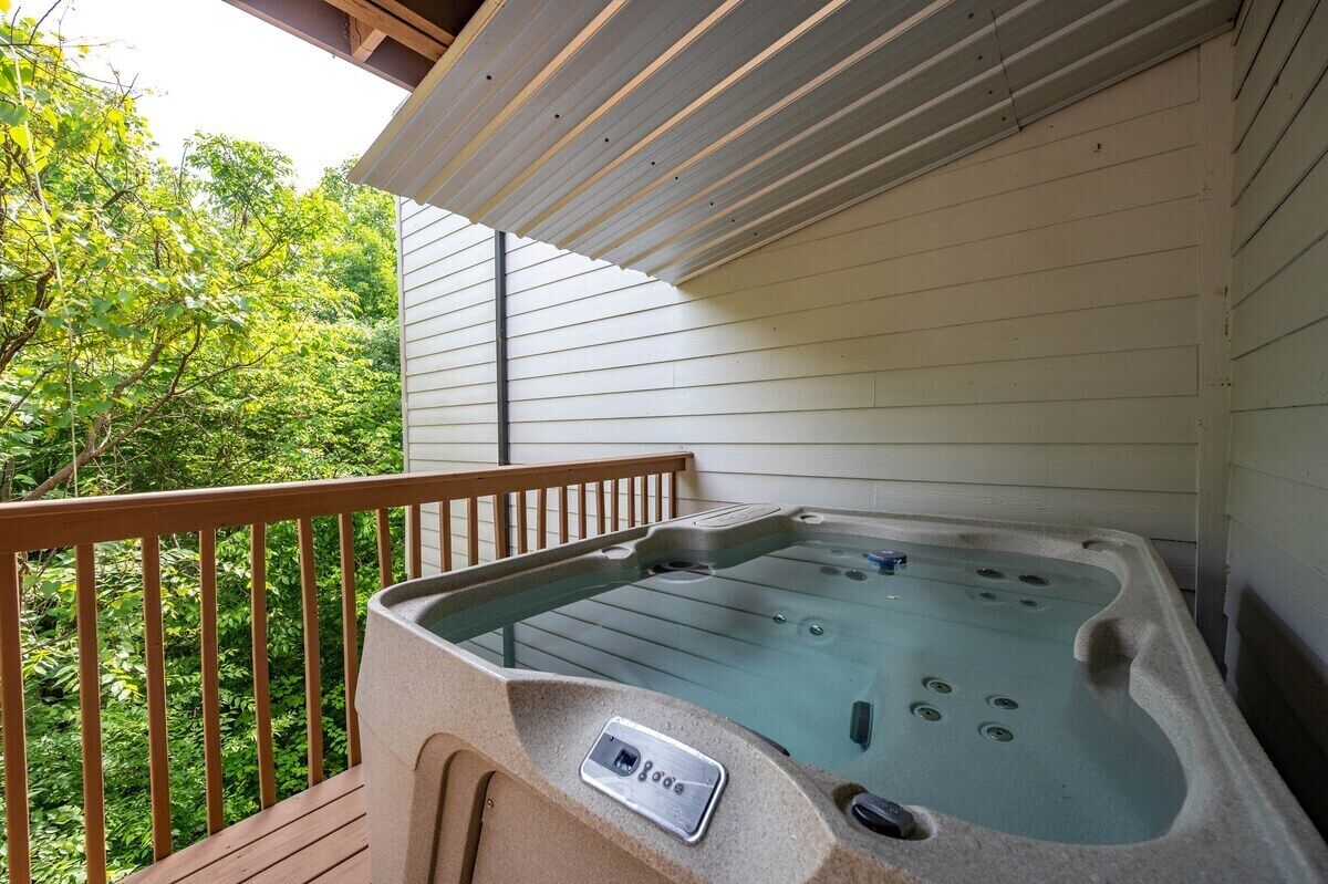Summer Refresh: Private Hot Tub in Prime Location