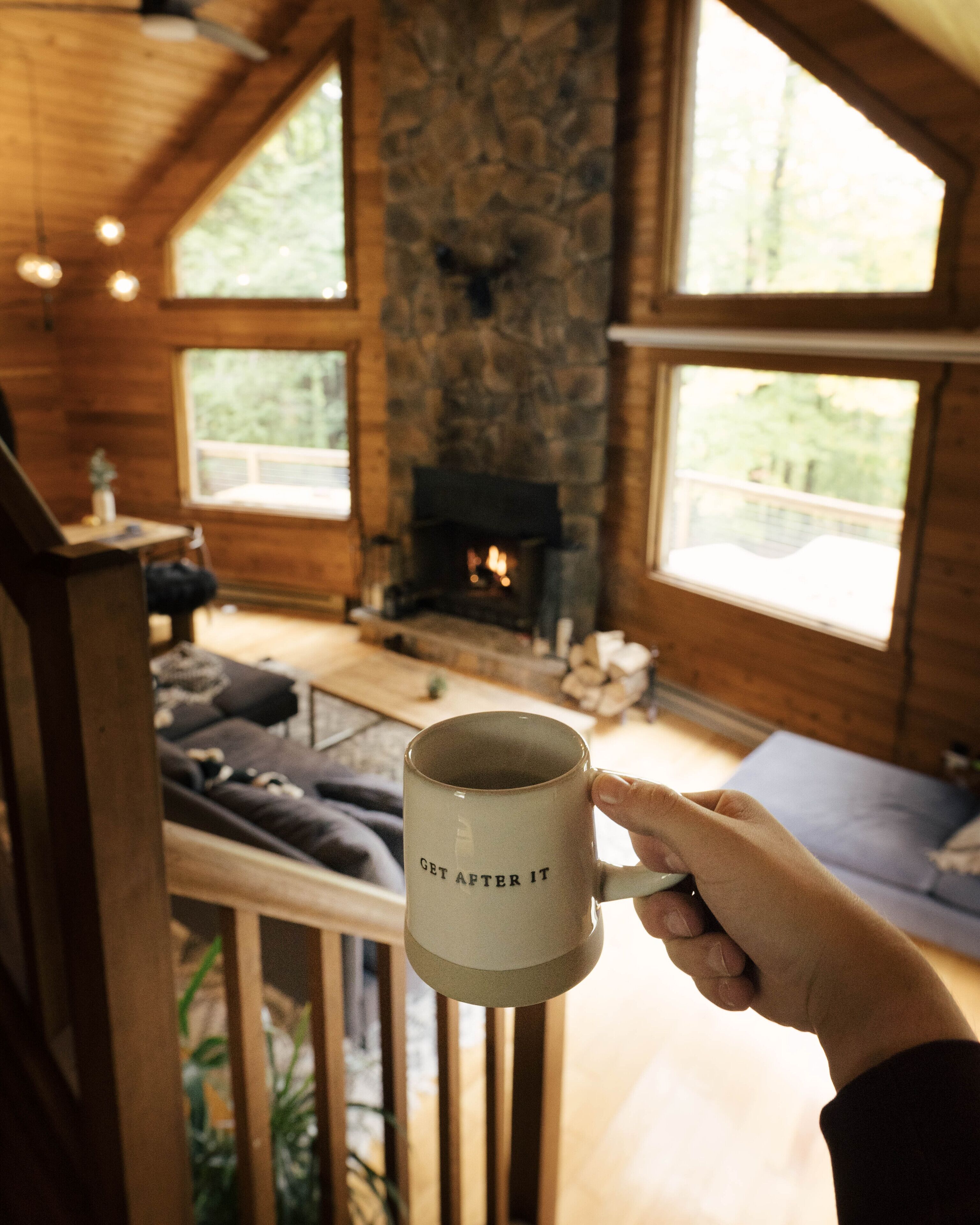 Poconos Creekside Cedar Chalet in the forest 