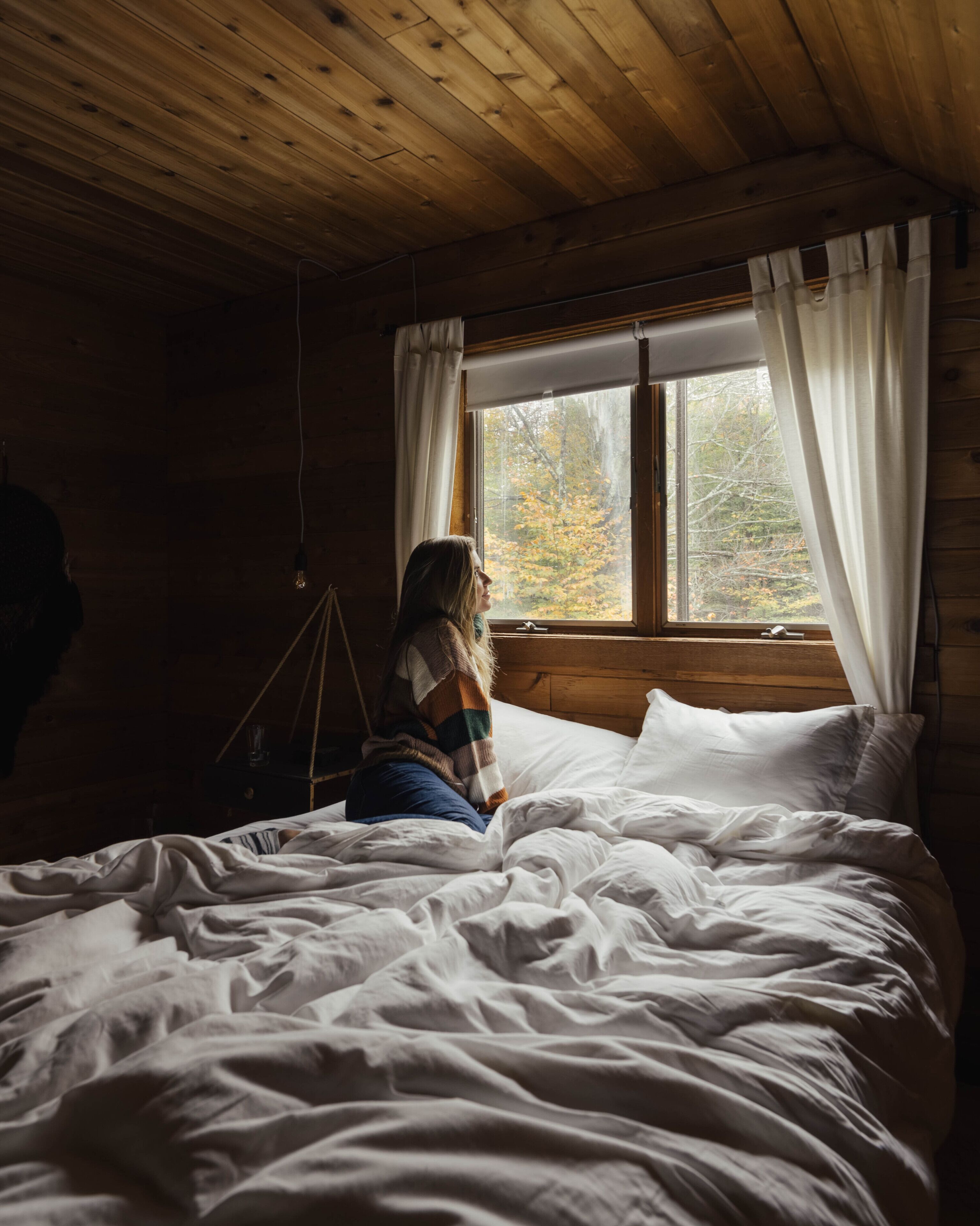 Poconos Creekside Cedar Chalet in the forest 