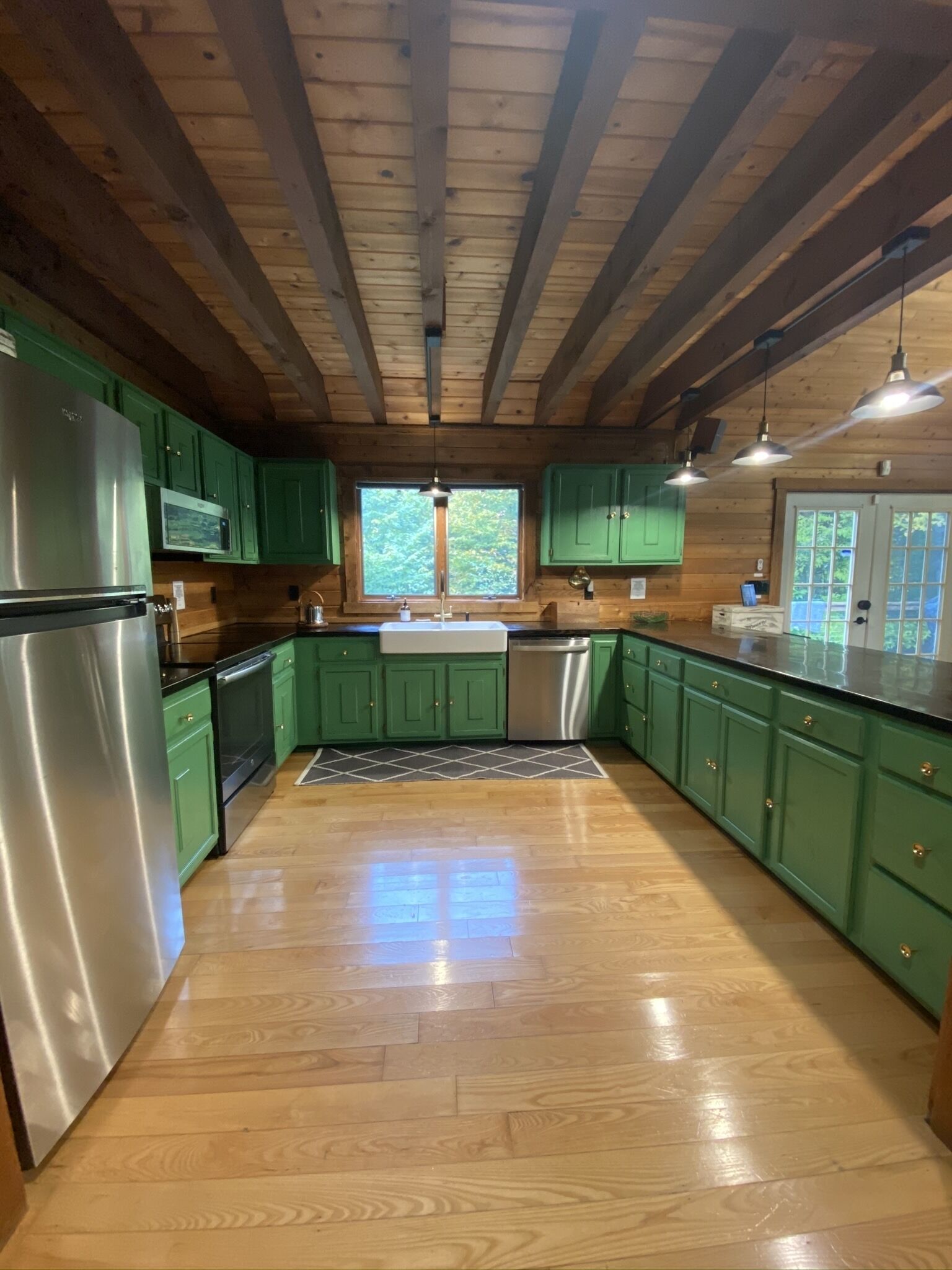 Poconos Creekside Cedar Chalet in the forest 