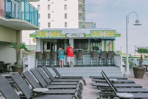 Outdoor dining - 4BR/3BA Oceanfront, large balcony, many amenities, (Myrtle Beach)