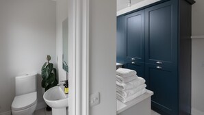 Bathroom - Serenity By The Sea (Dingle)