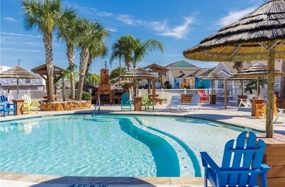 Seas the day! Freshly updated 3/2 with ability to sleep 10 available!