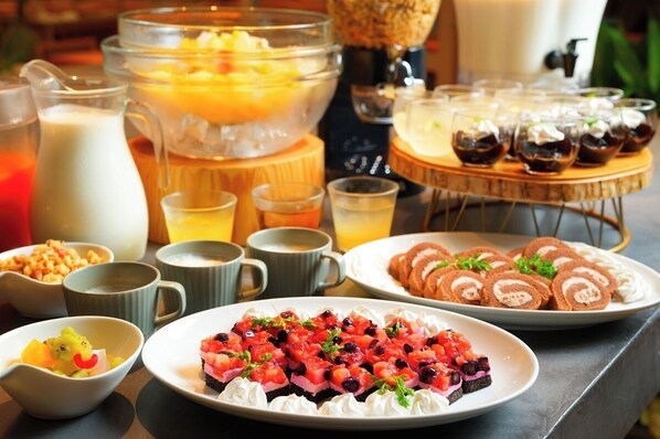 A breakfast buffet with various food items and beverages.