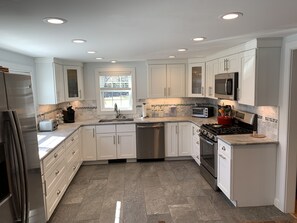 冰箱、微波炉、烤箱、炉灶